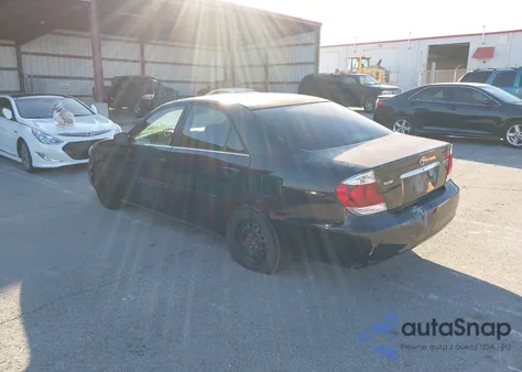 2005 Toyota Camry Le z USA, uszkodzony, nr VIN 4T1BE32KX5U054329